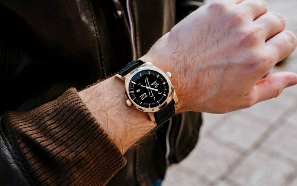 how to charge michael kors smartwatch without charger