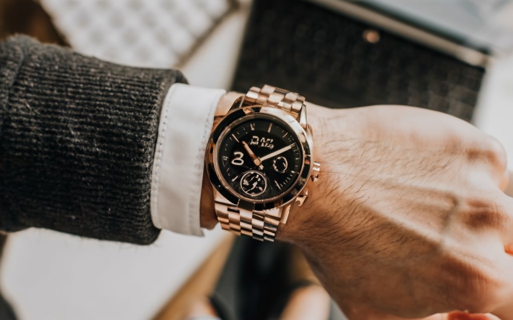 how to charge michael kors smartwatch without charger