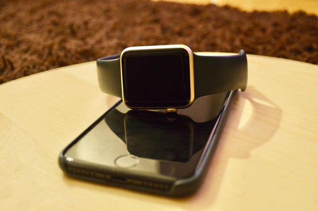 can you pair an apple watch with two phones